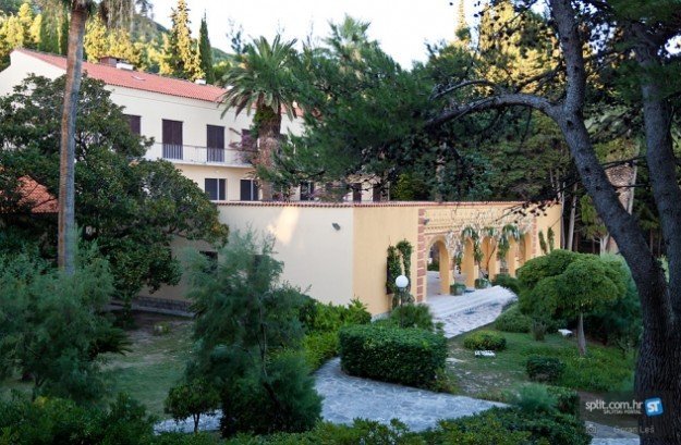 Adriatic villa of Josip Broz Tito is for rent. Expensive and long-term | Photo 2 | ee24