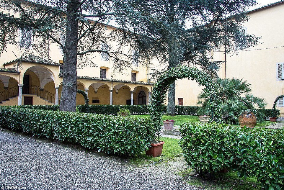 Go to the monastery ... for €18 million in Tuscany! | Photo 3 | ee24