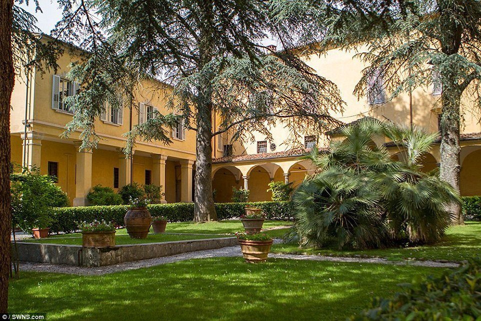Go to the monastery ... for €18 million in Tuscany! | Photo 1 | ee24