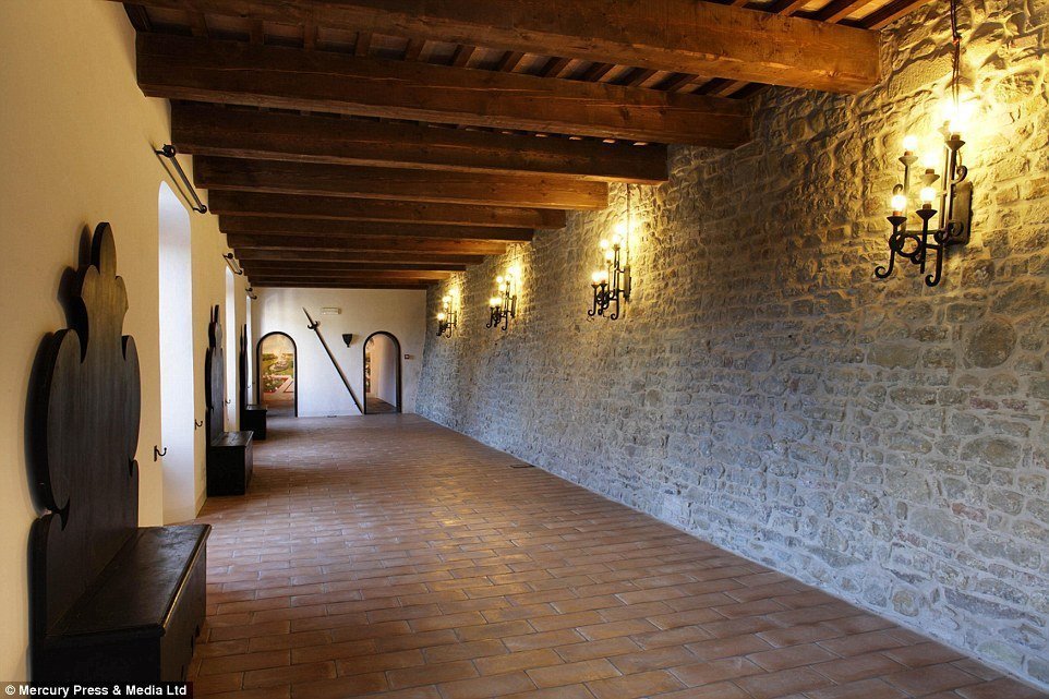 Sale tale: the former castle of the Pope for €4.9 million | Photo 5 | ee24