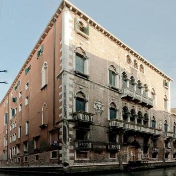 Hostoric restored 15th century Vnetian palazzo fpr sale as 18 apartments