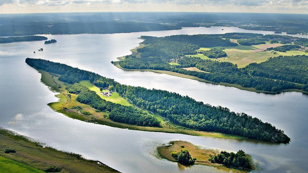 Tiger Woods played enough. Golfer sells private island in Sweden