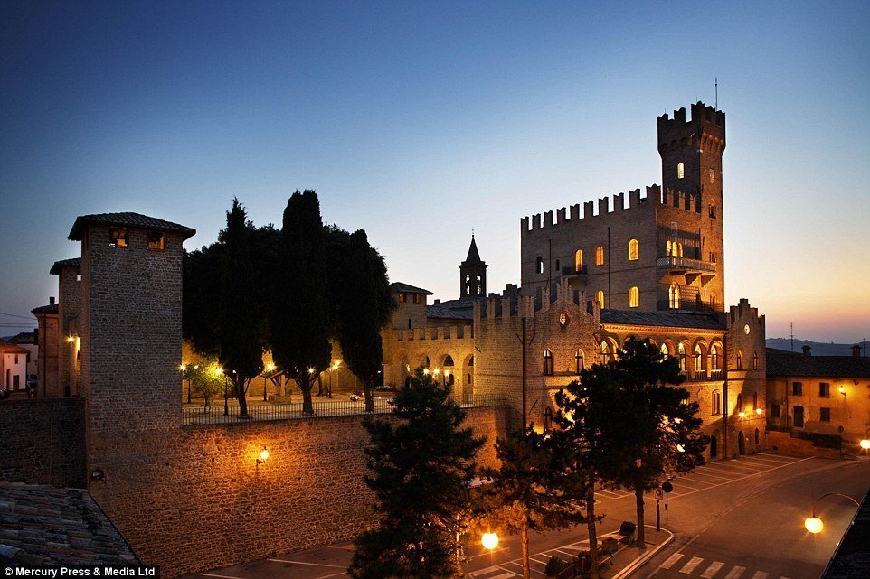 Sale tale: the former castle of the Pope for €4.9 million