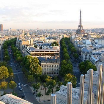 Despite sales growth, there is a tendency of property value decrease, even in Paris