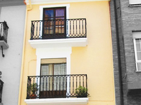 House for €10. Spanish family sold first housing through a lottery
