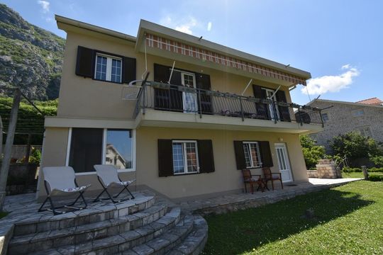 Detached house in Dobrota