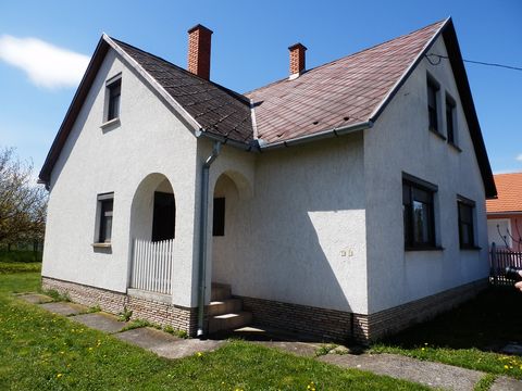 Detached house in Buk