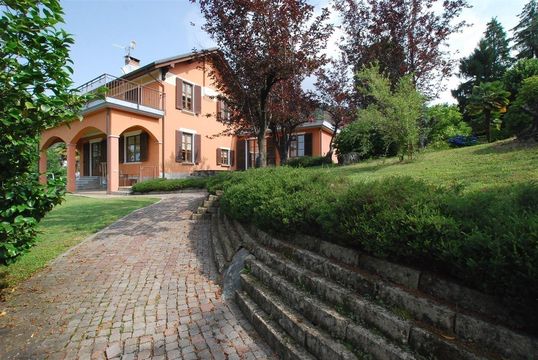 Villa in Arizzano