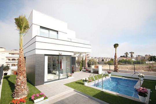 Semi-detached house in Campoamor