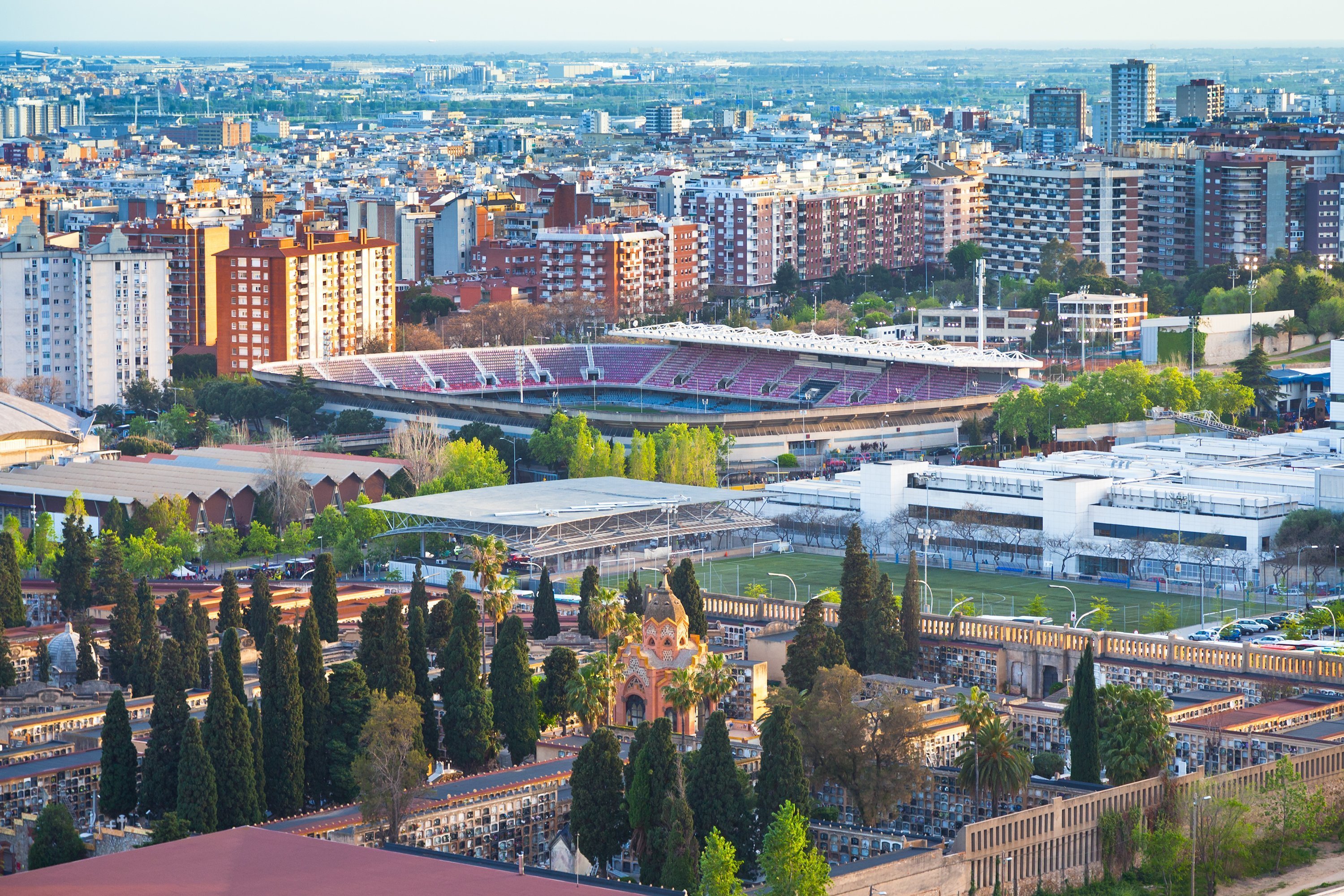 How much is the housing near the stadiums of best Spanish football teams? | Photo 11 | ee24