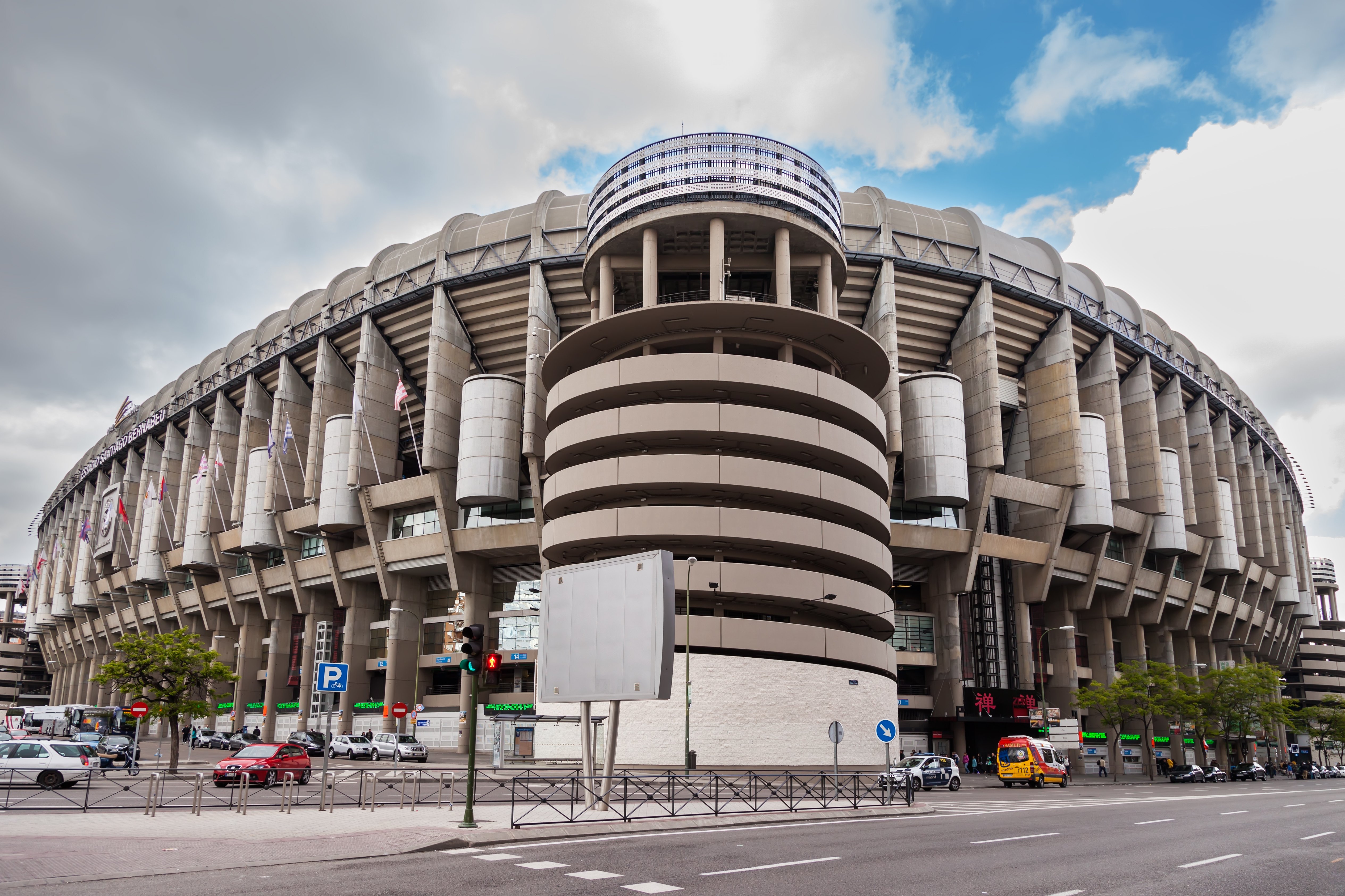 How much is the housing near the stadiums of best Spanish football teams? | Photo 13 | ee24