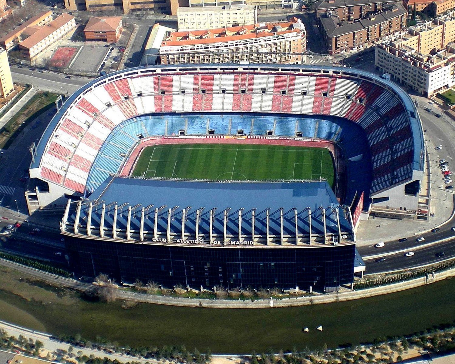 How much is the housing near the stadiums of best Spanish football teams? | Photo 15 | ee24