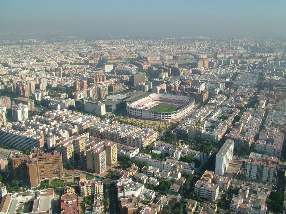 How much is the housing near the stadiums of best Spanish football teams? | Photo 4 | ee24