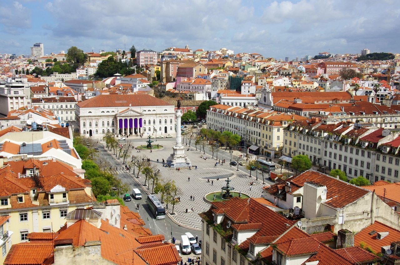 Average price for square meter of real estate and housing in Lisbon in 2013