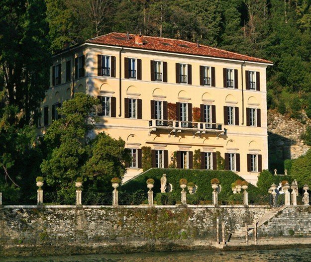 Ruïneren Om toevlucht te zoeken Bezighouden Versace's villa on Lake Como is owned the Russian restaurateur - EE24