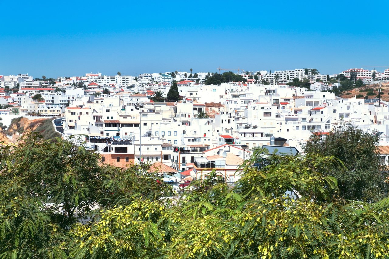 Luxury Algarve real estate market still buoyant