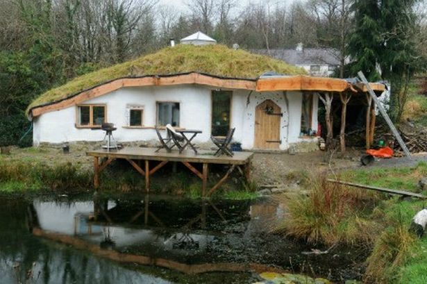 Bulldozers will demolish the "Hobbit House" in Wales