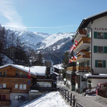 Ski lift to link Zermatt in Switzerland with Italian resort