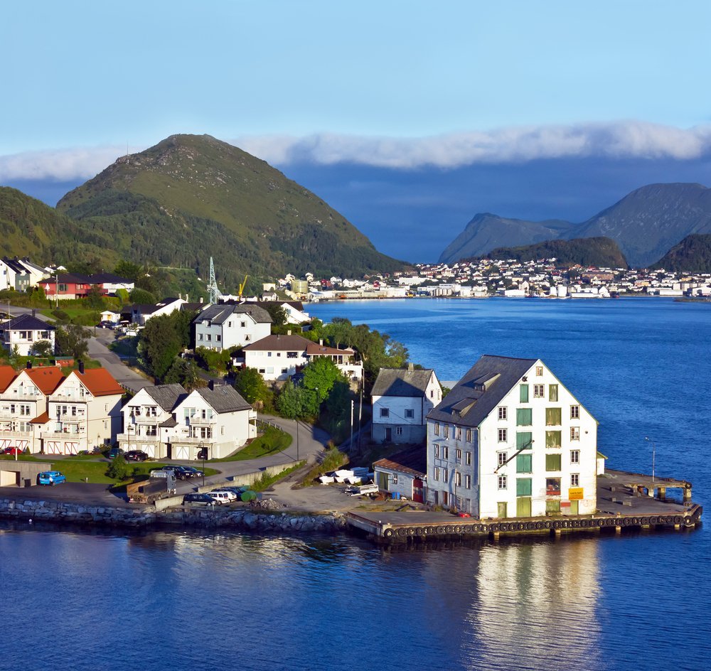The real estate market in Norway is clamped in a vise because of low interest rates