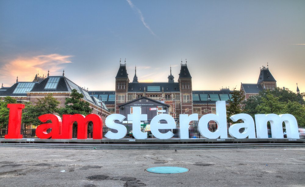 Real estate in Netherlands falls in price
