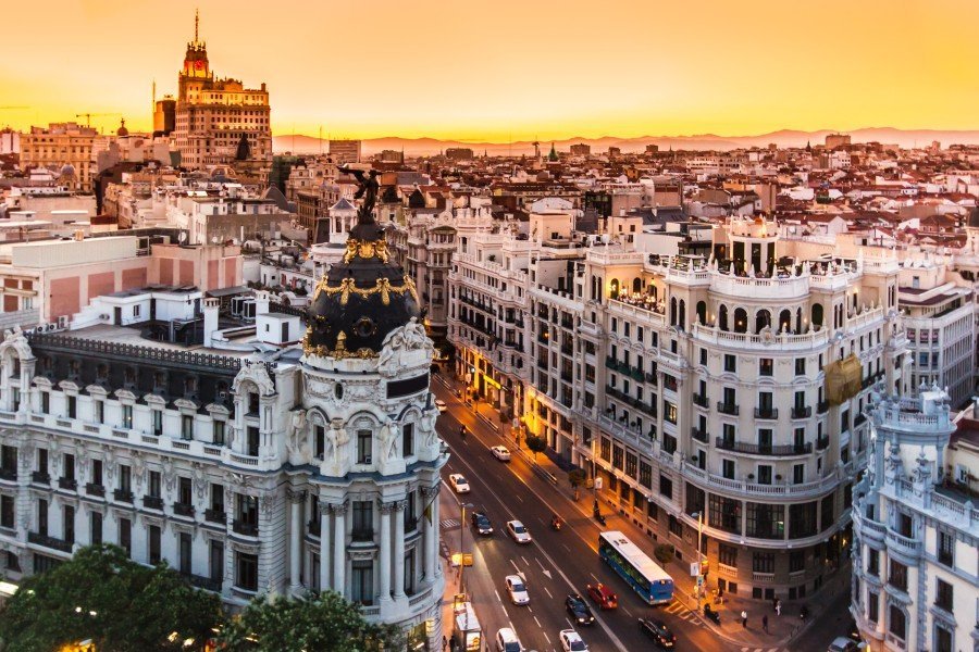The typical property buyer in Madrid is a family man with higher education