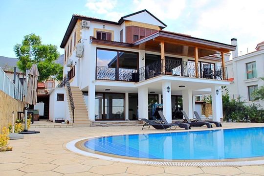 Villa in Kyrenia (Girne)