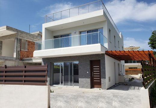 Detached house in Paphos