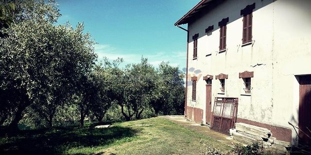 Detached house in Ostra