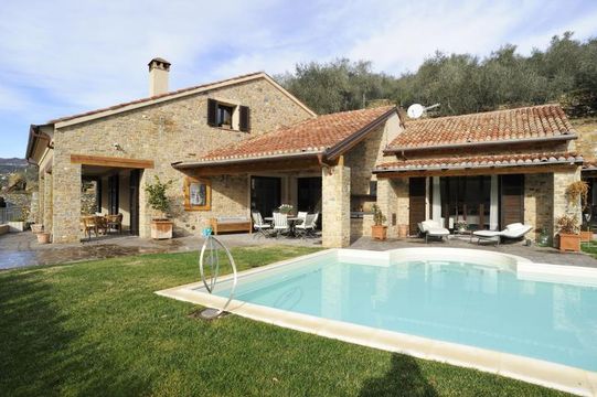 Villa in Garlenda