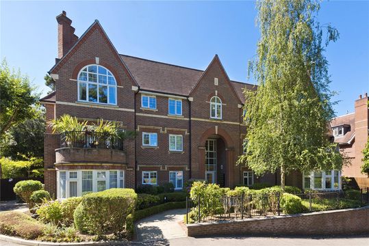Apartment in Weybridge