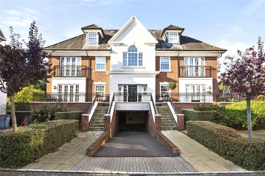 Apartment in Cobham