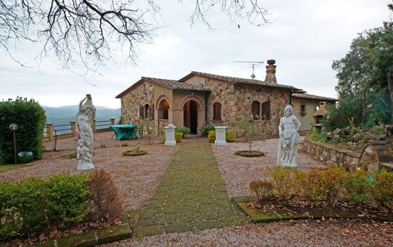 Villa in Montecatini Val di Cecina