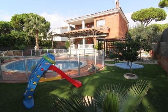 Detached house in Gava Mar