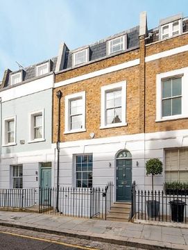 Detached house in London
