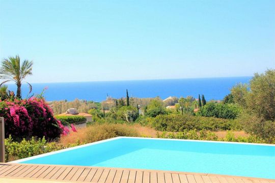 Bungalow in Paphos Municipality