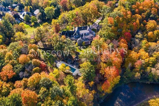 Mansion in Mississauga