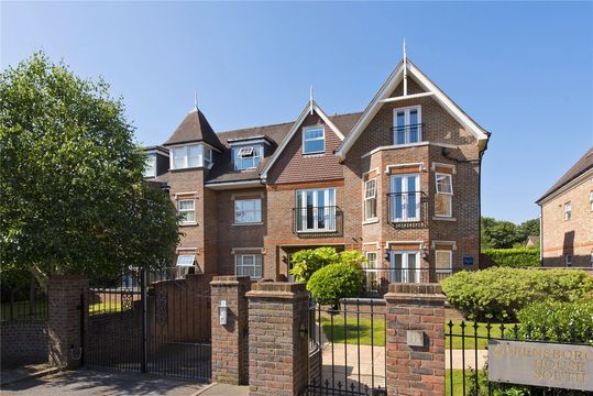 Apartment in Weybridge