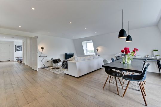 Apartment in Weybridge