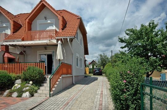 Semi-detached house in Vonyarcvashegy