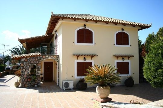 Villa in Salamina