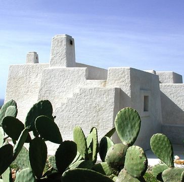 In Italy was created a mansion of cactus fibers and solidified volcanic ash