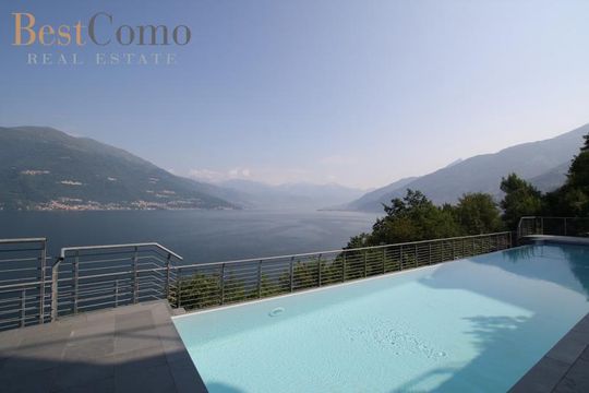 Apartment in Varenna