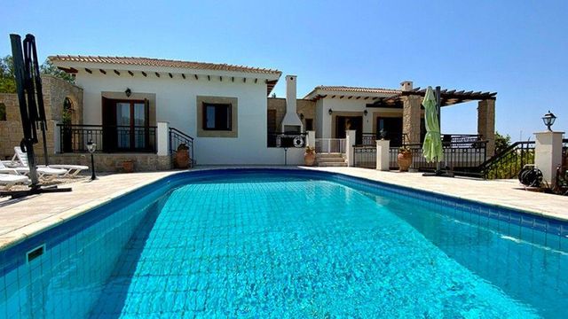 Bungalow in Paphos Municipality
