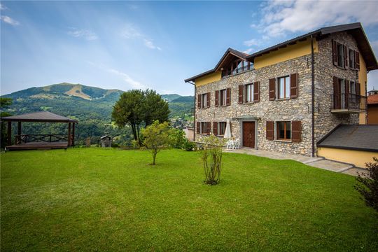 House in San Fedele Intelvi