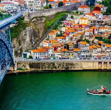 The flow of tourists in Portugal increased significantly