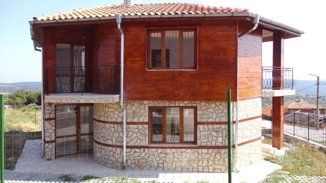 Detached house in Banya