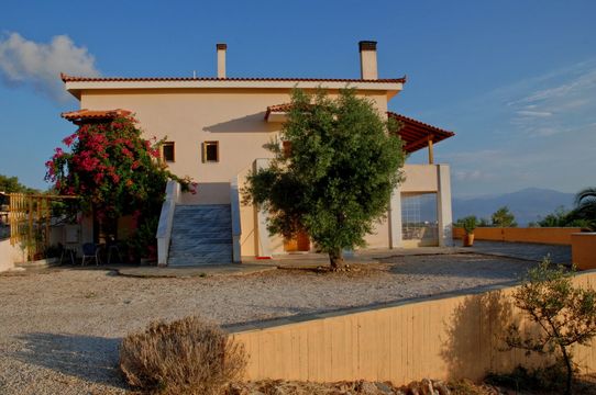 Villa in Alkyon