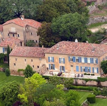 Angelina Jolie sells the manor, where was held the ceremony of her marriage with Brad Pitt