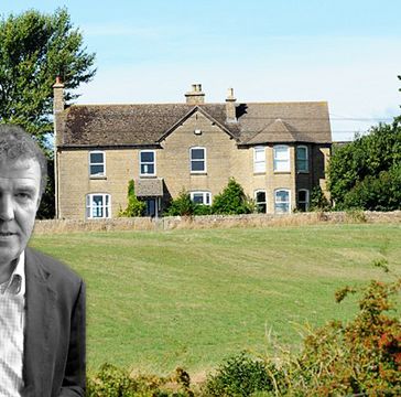 Cult leader of Top Gear builds a mansion Diddly Squat Farm