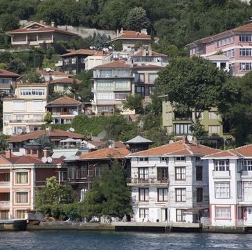 The number of floors of the Turkish buildings will depend on the width of the streets